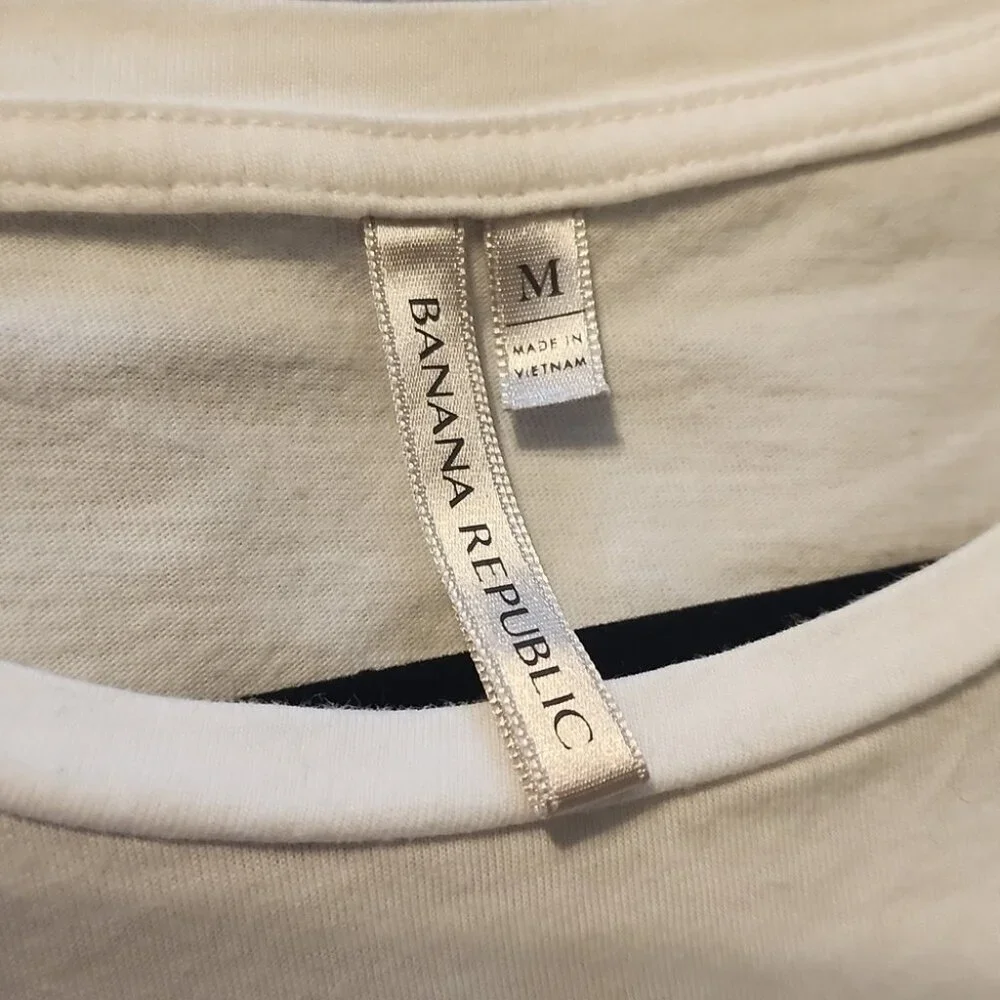 Banana Republic ruffled T-shirt size medium - Picture 3 of 4